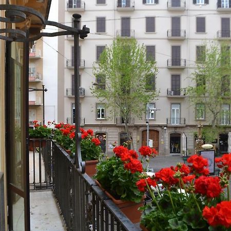 Il Balcone Sulla Piazza Villa Napels Buitenkant foto